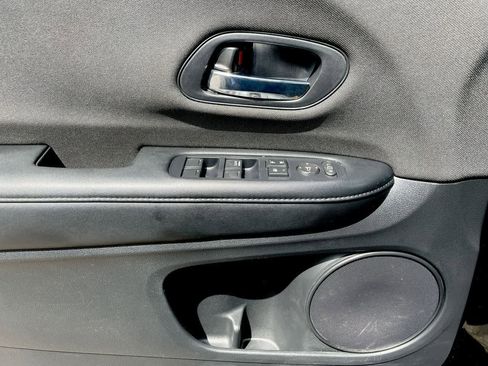 Used 2020 Honda HR-V LX image 27