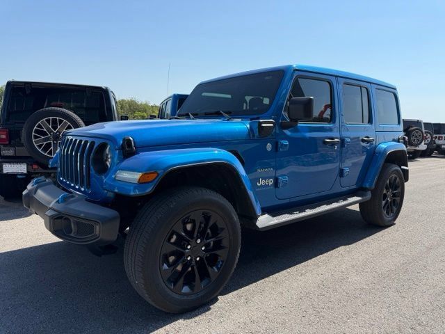 Used 2023 Jeep Wrangler Unlimited Sahara w/ Cold Weather Group AWD/4WD image 8