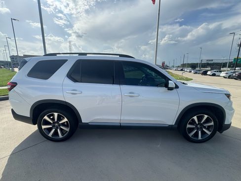 Certified 2025 Honda Pilot Elite image 9