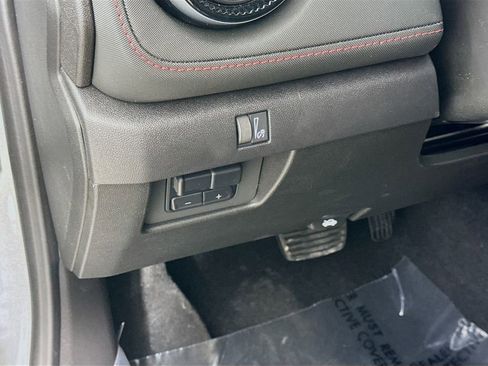 Used 2025 Chevrolet Colorado Z71 w/ Midnight Edition image 10