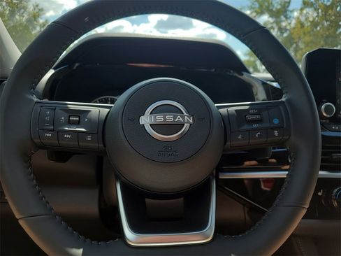 New 2025 Nissan Pathfinder SV w/ SV Premium Package image 21