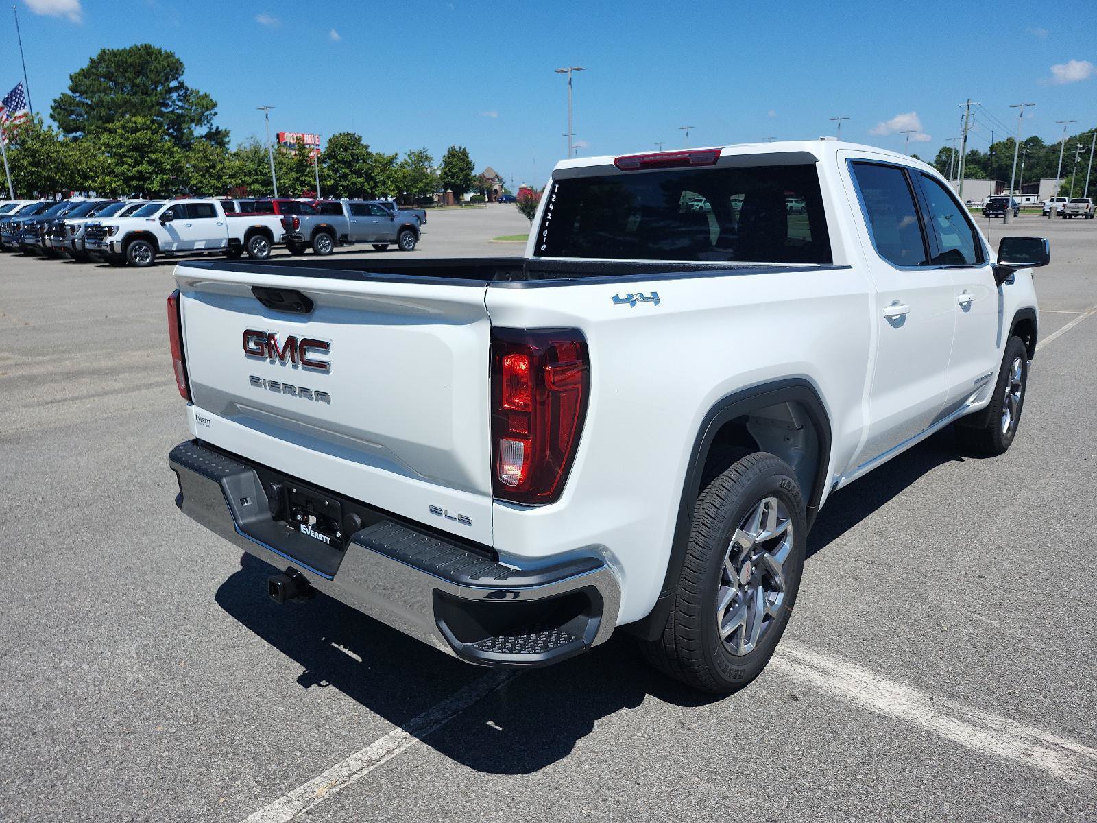 New 2026 GMC Sierra 1500 SLE AWD/4WD image 3