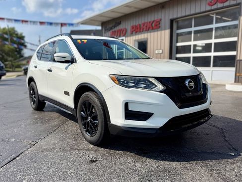 Used 2017 Nissan Rogue SV AWD/4WD image 2