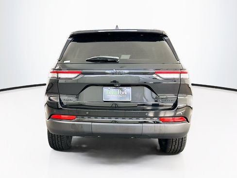 Used 2023 Jeep Grand Cherokee Limited w/ Black Appearance Package AWD/4WD image 7