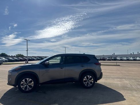 Certified 2023 Nissan Rogue SV FWD image 12