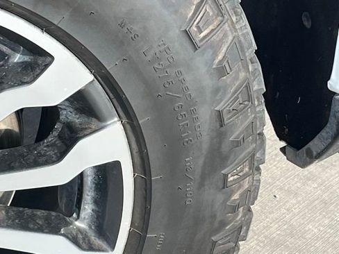 Used 2023 GMC Sierra 1500 AT4 image 7