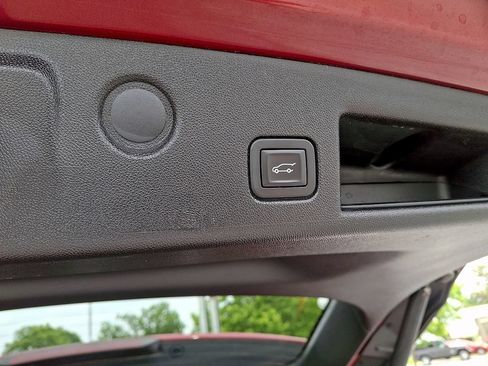 Certified 2019 Chevrolet Equinox Premier FWD image 30