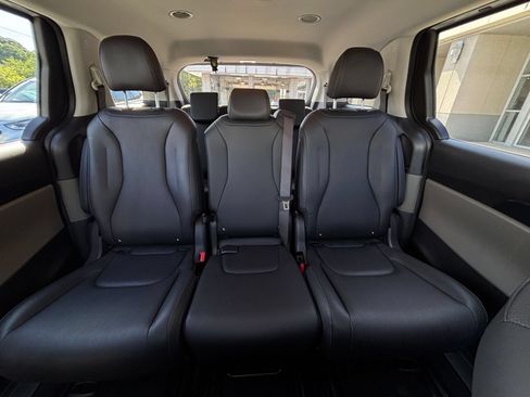 Used 2026 Kia Carnival FWD image 41