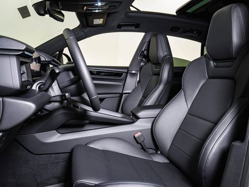 New 2025 Porsche Macan 4S Electric image 5