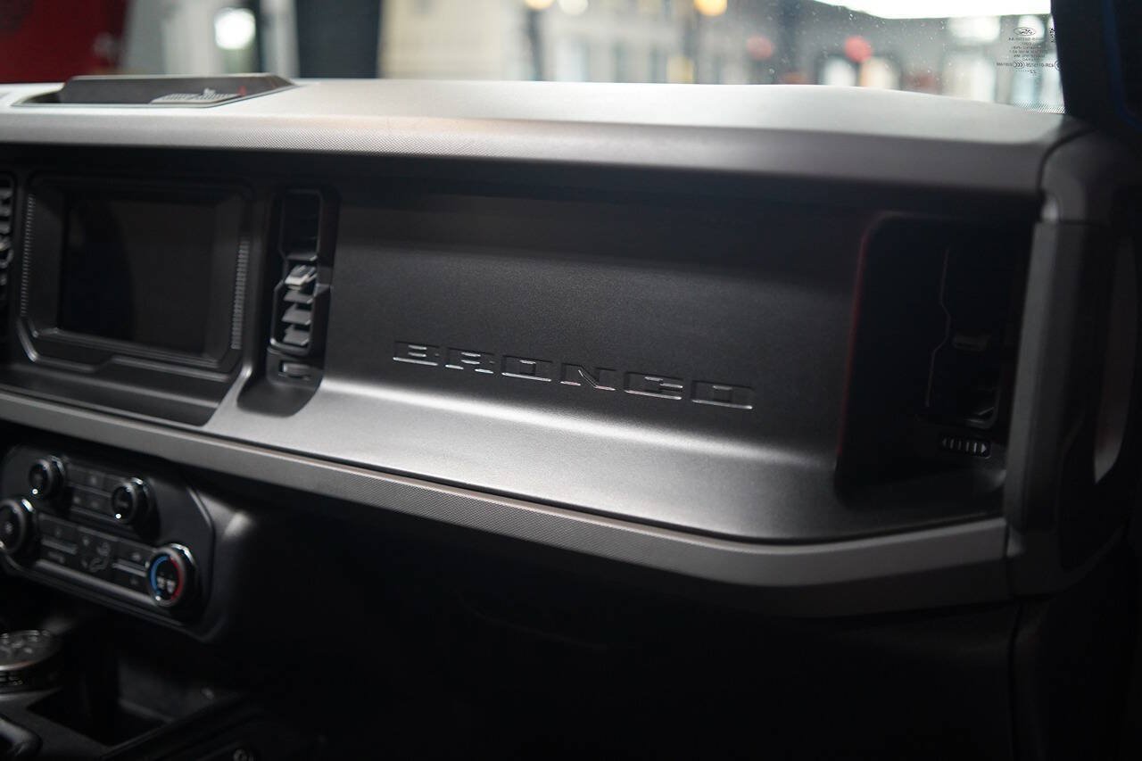 Used 2022 Ford Bronco 2-Door AWD/4WD image 98