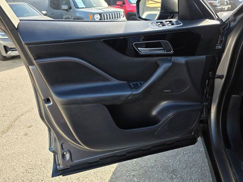 Used 2017 Jaguar F-PACE Prestige image 22