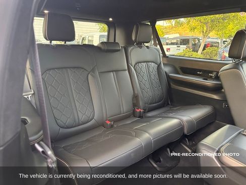 Used 2023 Jeep Grand Wagoneer L Series III w/ Rear Seat Video Group 1 AWD/4WD image 17