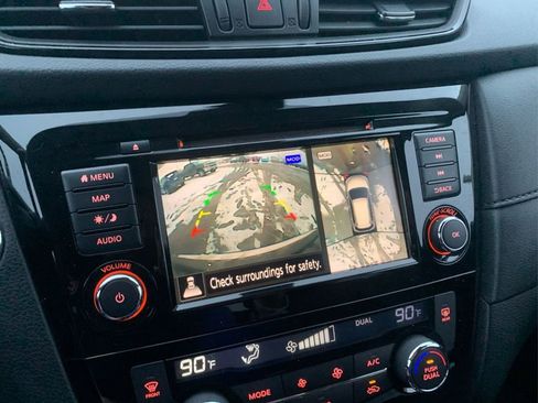 Used 2019 Nissan Rogue SV w/ Premium Package image 27