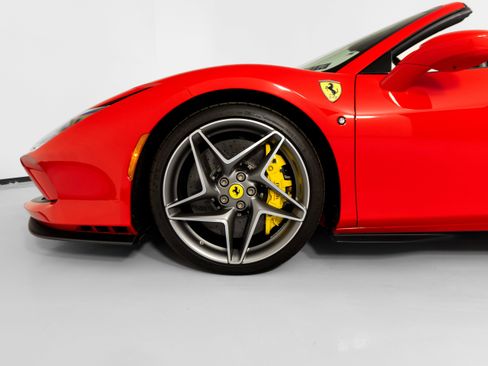 Certified 2022 Ferrari F8 Tributo image 9