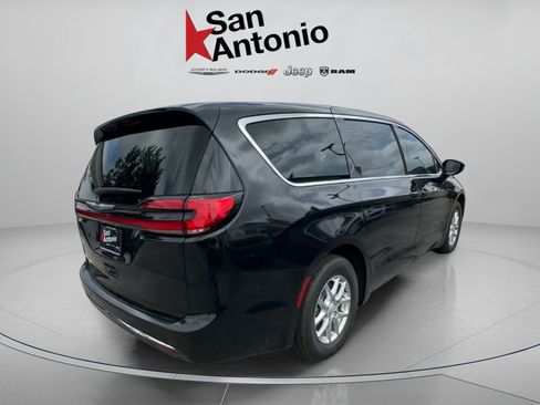 New 2026 Chrysler Pacifica Select FWD image 21