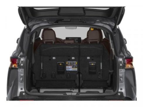 Used 2025 Toyota Sienna Platinum image 10