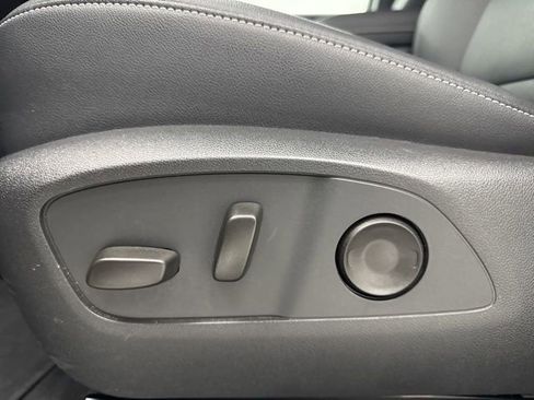 Used 2026 Chevrolet Traverse LT AWD/4WD image 10