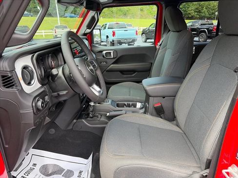 Used 2025 Jeep Wrangler Unlimited Sahara AWD/4WD image 26