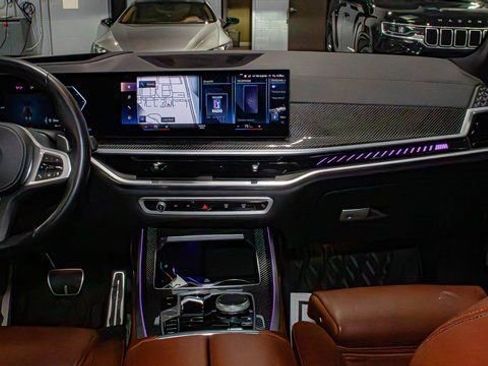 Used 2023 BMW X7 M60i image 8