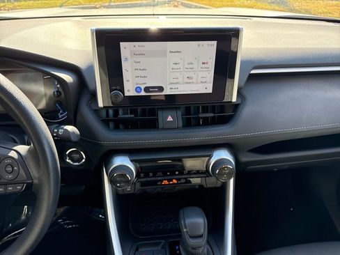 Used 2025 Toyota RAV4 XLE image 17