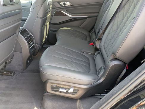 Used 2024 BMW X7 xDrive40i w/ Premium Package image 28