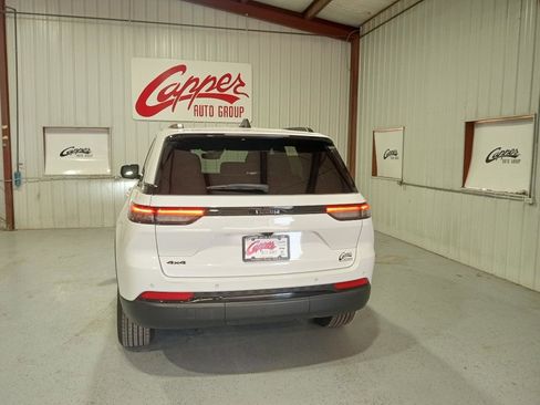 Used 2024 Jeep Grand Cherokee Altitude AWD/4WD image 25