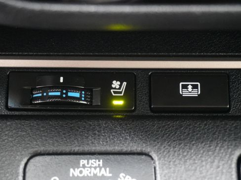 Used 2013 Lexus ES 350 w/ Luxury Pkg FWD image 23