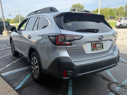 Used 2022 Subaru Outback Premium AWD/4WD image 2