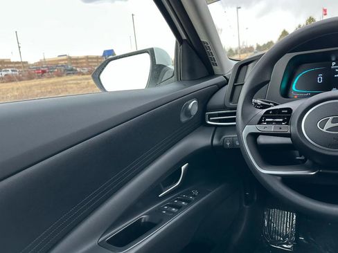 New 2025 Hyundai Elantra Blue image 18