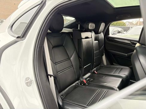 Used 2023 Porsche Cayenne Platinum Edition image 17