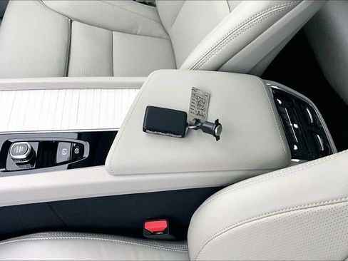 New 2026 Volvo XC60 B5 Ultra w/ Protection Package Premier image 30