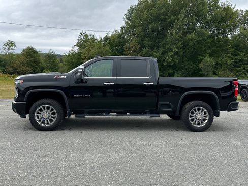 Used 2024 Chevrolet Silverado 2500 LTZ w/ LTZ Plus Package AWD/4WD image 6