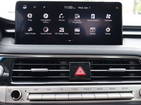 Used 2025 Genesis G70 2.5T image 45