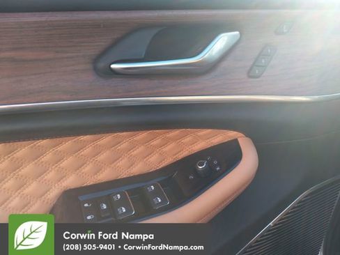 Used 2022 Jeep Grand Cherokee L Summit w/ Luxury Tech Group V image 11