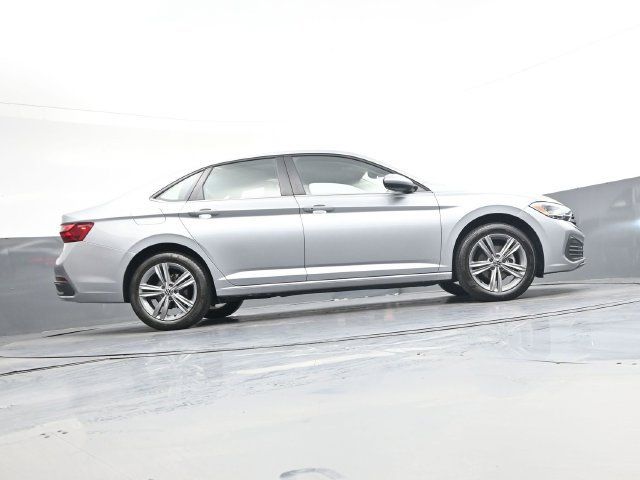Used 2024 Volkswagen Jetta SE FWD image 32
