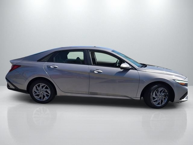 Used 2024 Hyundai Elantra SEL FWD image 3