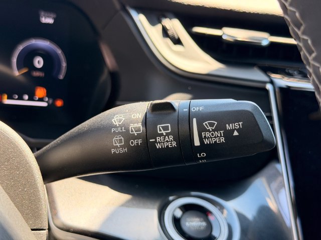 Used 2023 Jeep Grand Cherokee Altitude AWD/4WD image 15