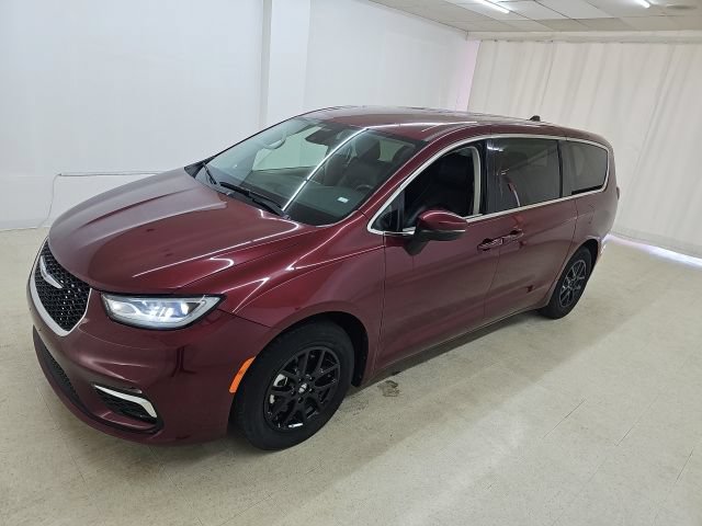 Used 2023 Chrysler Pacifica Touring-L FWD image 28