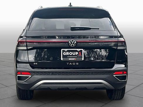 New 2026 Volkswagen Taos SE FWD image 4