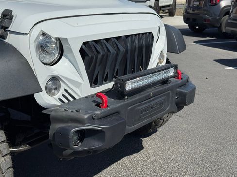 Used 2018 Jeep Wrangler Unlimited Rubicon w/ Max Tow Package image 3