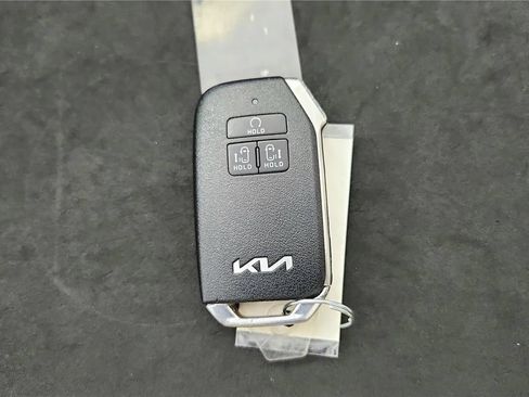 Used 2022 Kia Carnival SX Prestige FWD image 13