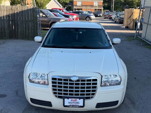 Used 2006 Chrysler 300 RWD image 4