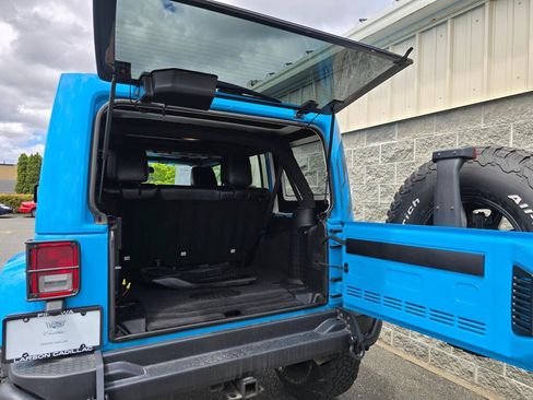 Used 2017 Jeep Wrangler Unlimited Sahara AWD/4WD image 7