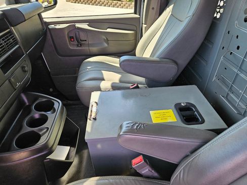 Used 2015 Chevrolet Express 2500 RWD image 13