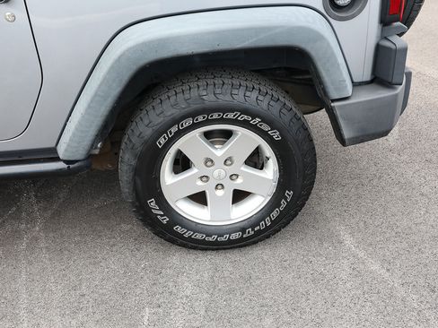 Used 2013 Jeep Wrangler Sport AWD/4WD image 4
