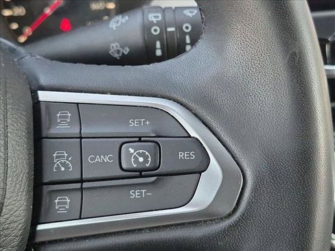 Used 2023 Jeep Compass Limited w/ Sun and Sound Group AWD/4WD image 11