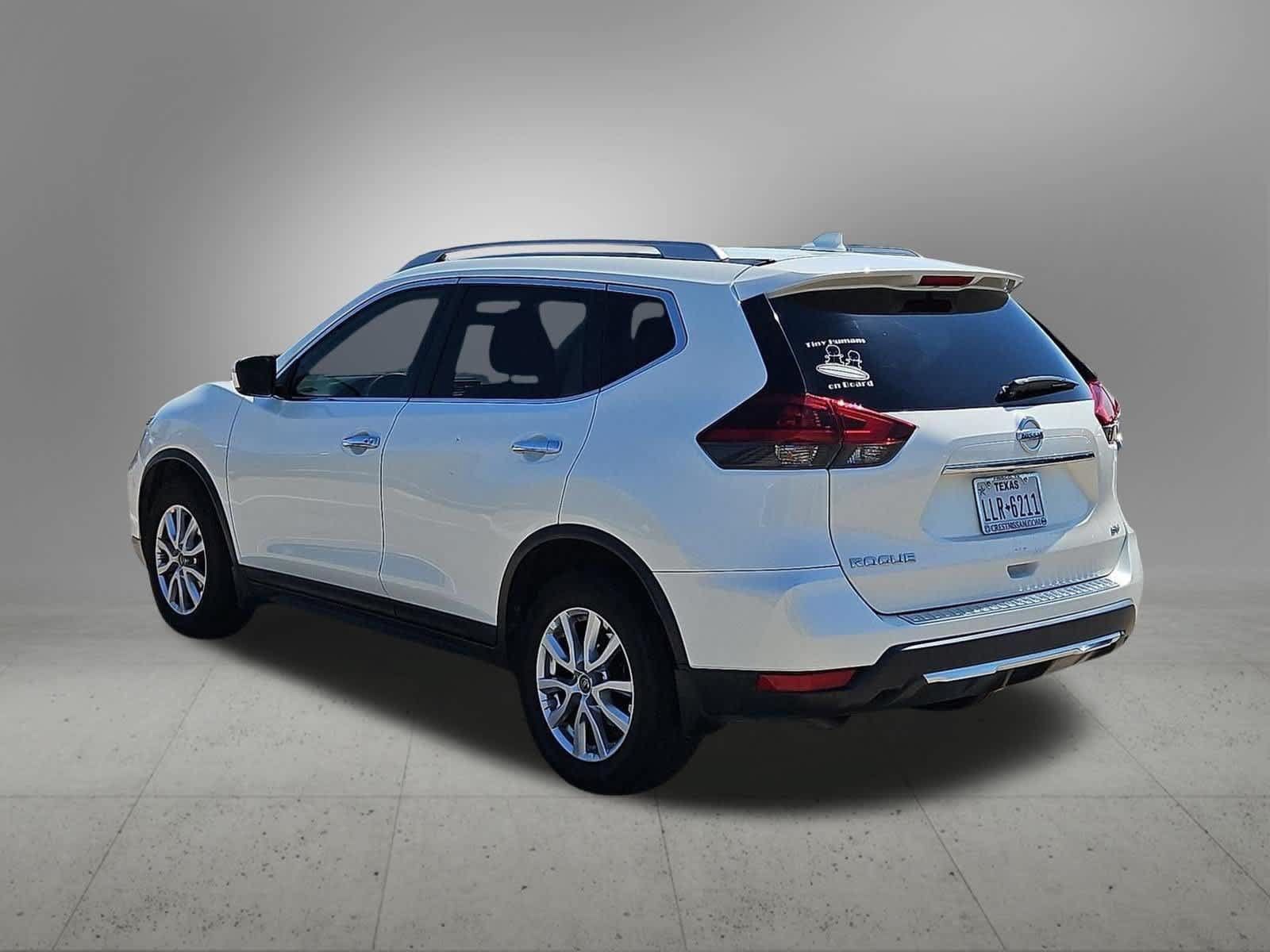 Used 2018 Nissan Rogue SV FWD image 4