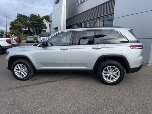 Used 2024 Jeep Grand Cherokee Laredo X w/ Trailer Tow Package image 8