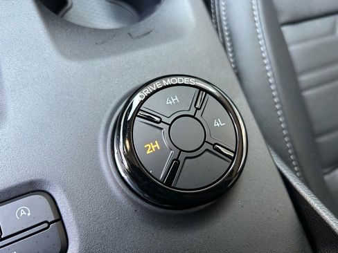 Used 2024 Ford Ranger Lariat w/ FX4 Off-Road Package image 25