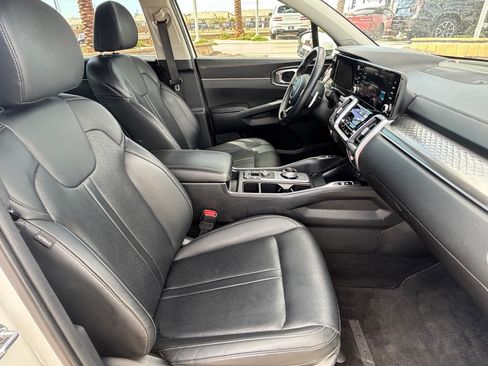 Used 2023 Kia Sorento EX FWD image 31